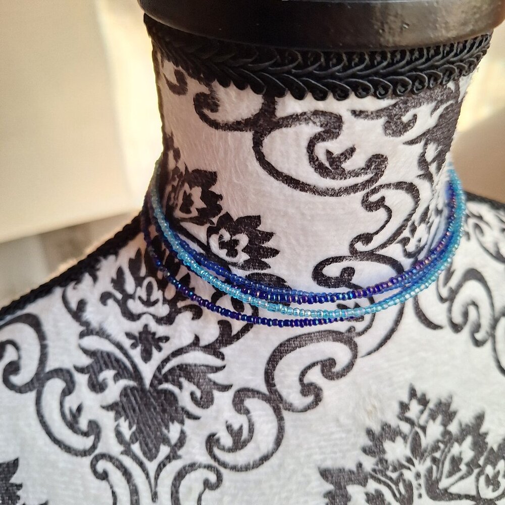 Y2K Beaded Blue Choker Necklace on Memory Wire